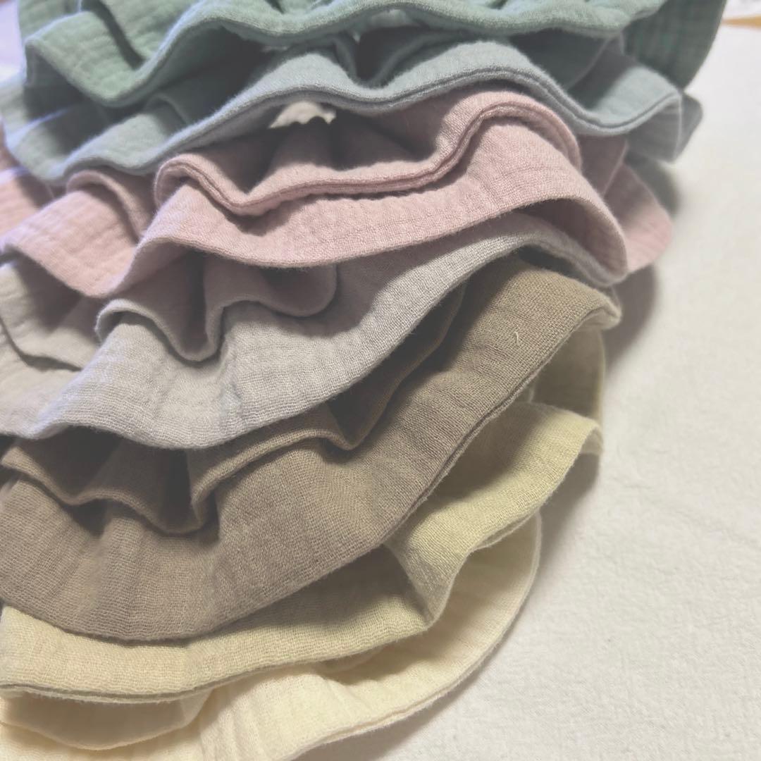2453 ハンドメイドスタイ　お名前刺繍　名入れスタイ　フリル　ベビースタイ