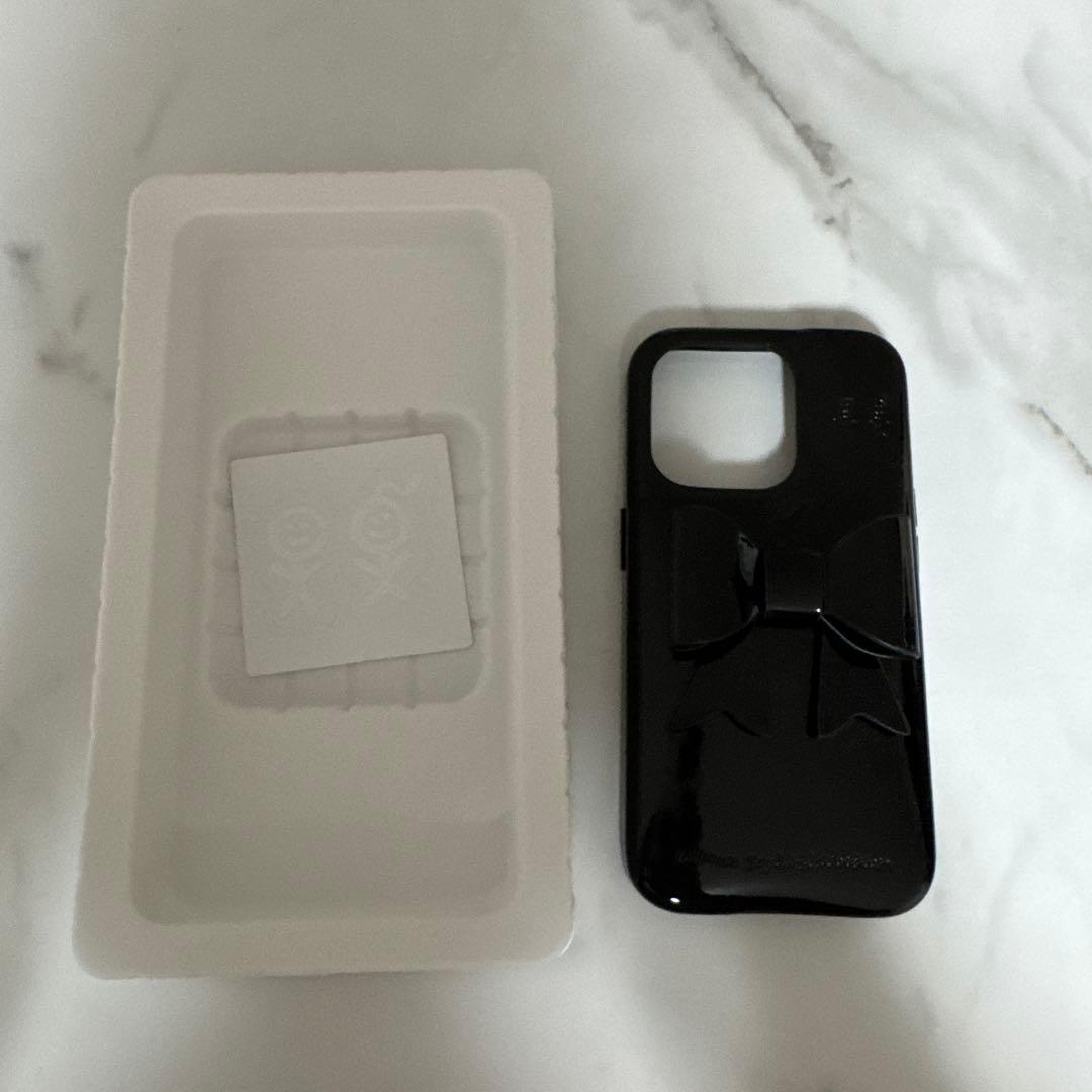 リボン付きブラックiPhoneケース