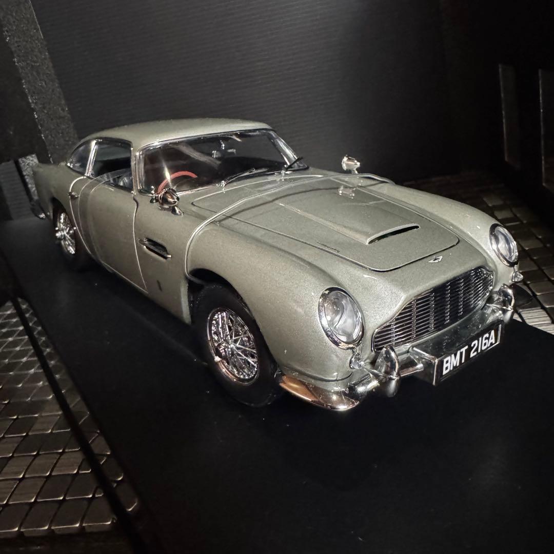 絶版未展示品 オートアート 1/18 007 アストンマーティン DB-5ボンド