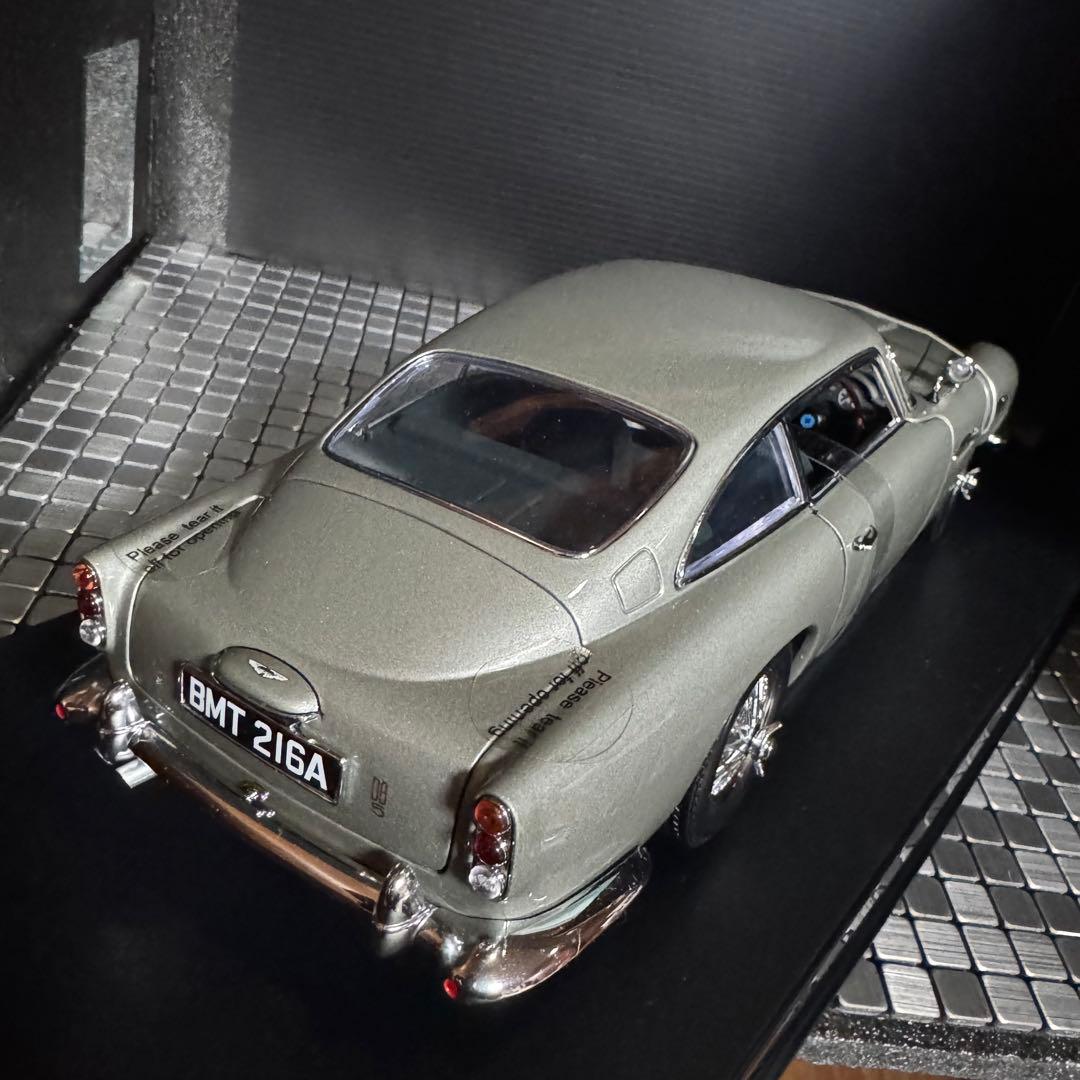 絶版未展示品 オートアート 1/18 007 アストンマーティン DB-5ボンド