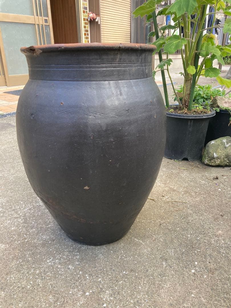 【古美術】大型 黒釉 陶器 甕 / 壺 時代物 庭園・和風インテリアに。58㎝