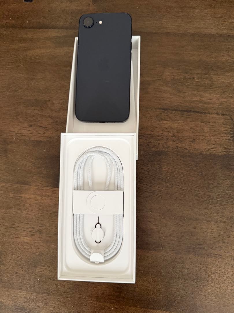 Apple iPhone 16e 256GB　ブラック 本体