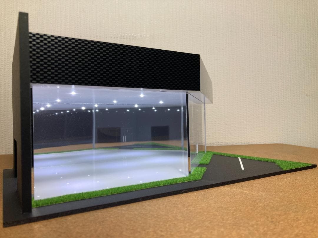 ミニカー専用ジオラマ：1/64 カーディーラーⅥ（光沢カーボン）NEWモデル！