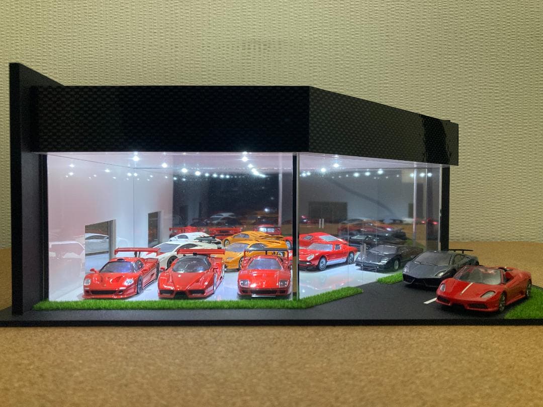 ミニカー専用ジオラマ：1/64 カーディーラーⅥ（光沢カーボン）NEWモデル！