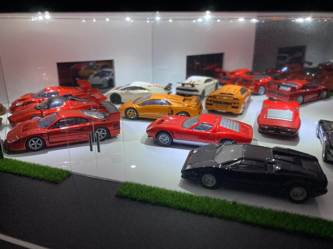 ミニカー専用ジオラマ：1/64 カーディーラーⅥ（光沢カーボン）NEWモデル！