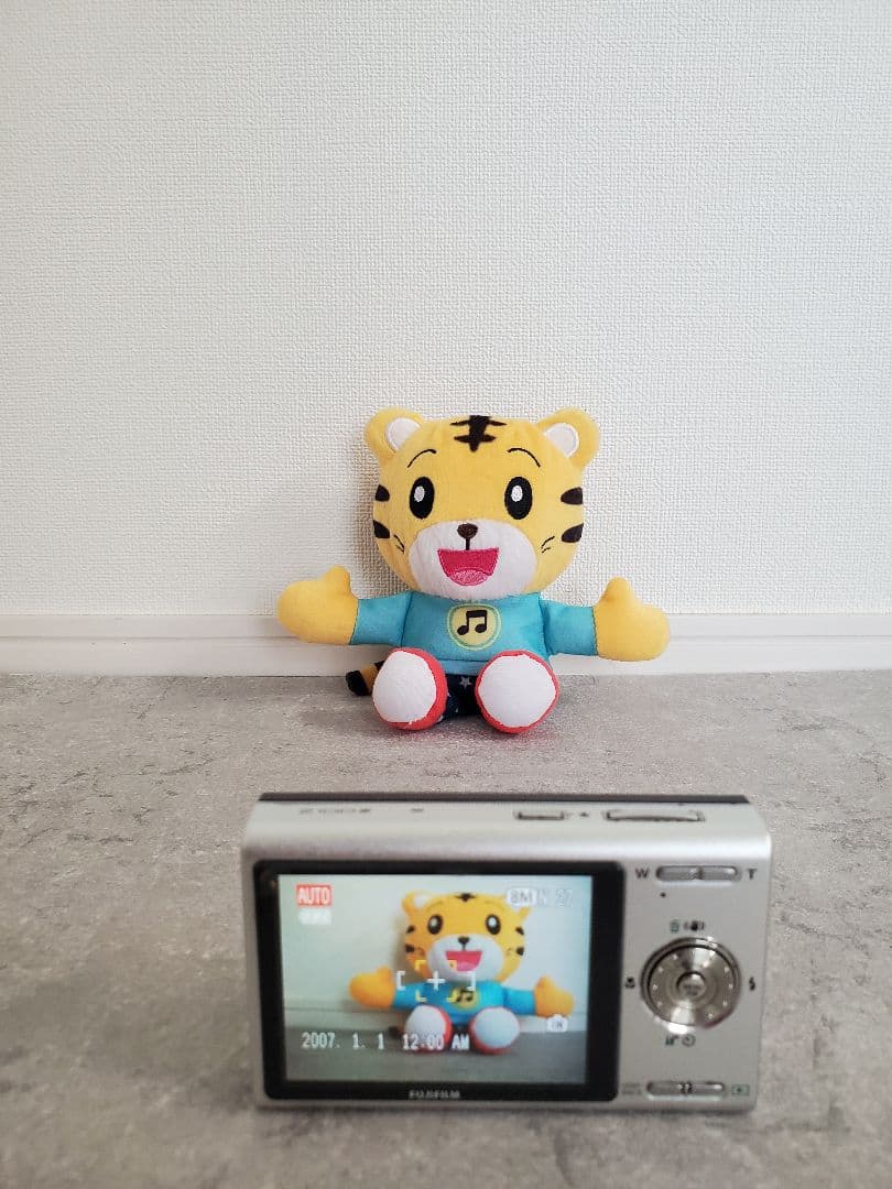 富士フィルム　FINEPIX Z 　ブラウン