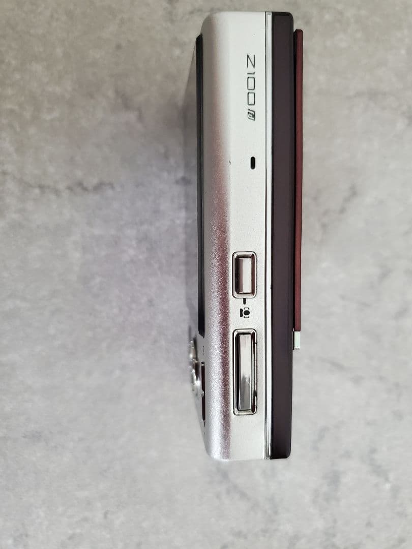 富士フィルム　FINEPIX Z 　ブラウン