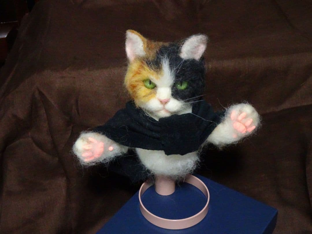 羊毛フェルト・ 悪猫ミニバスト