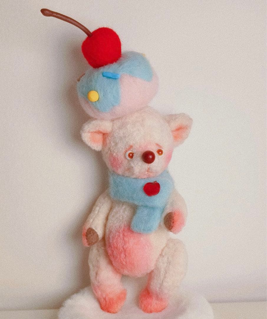 チェリーケーキとテディベアさん ハンドメイド 海外作家様 置物 ハンドメイド 熊