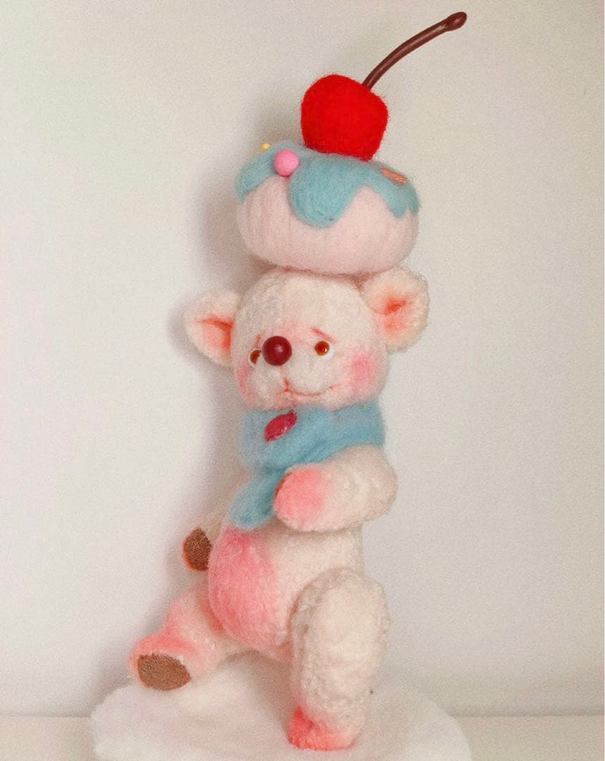チェリーケーキとテディベアさん ハンドメイド 海外作家様 置物 ハンドメイド 熊