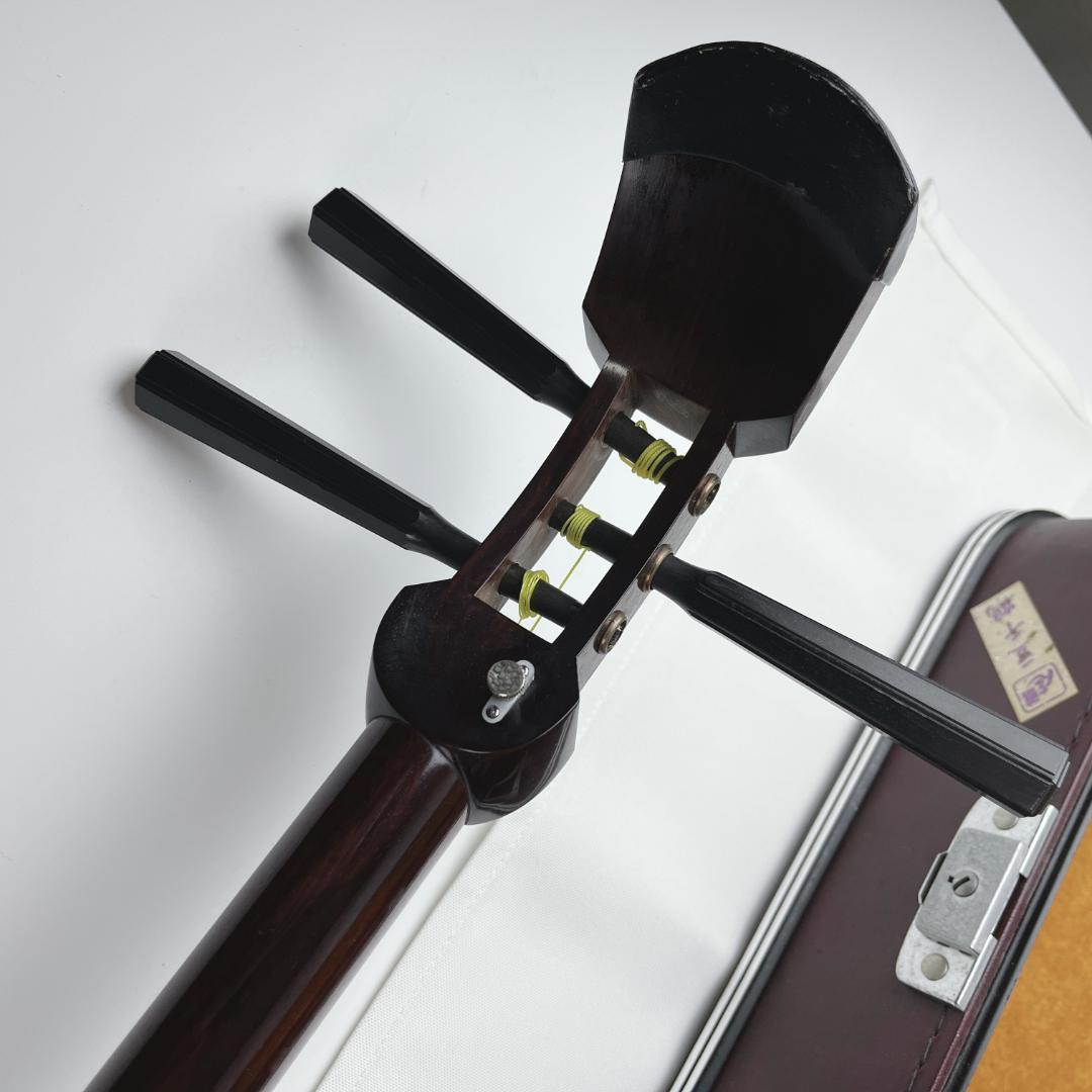 美品☘️ 三味線　紅木　トチ入り　中棹　約2.6cm　東さわり　ハードケース付