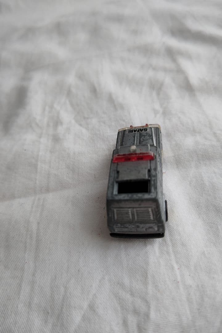 サファリ ミニカー グレー