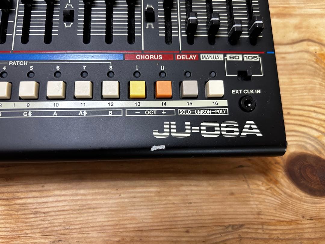 Roland JU-06A シンセサイザー