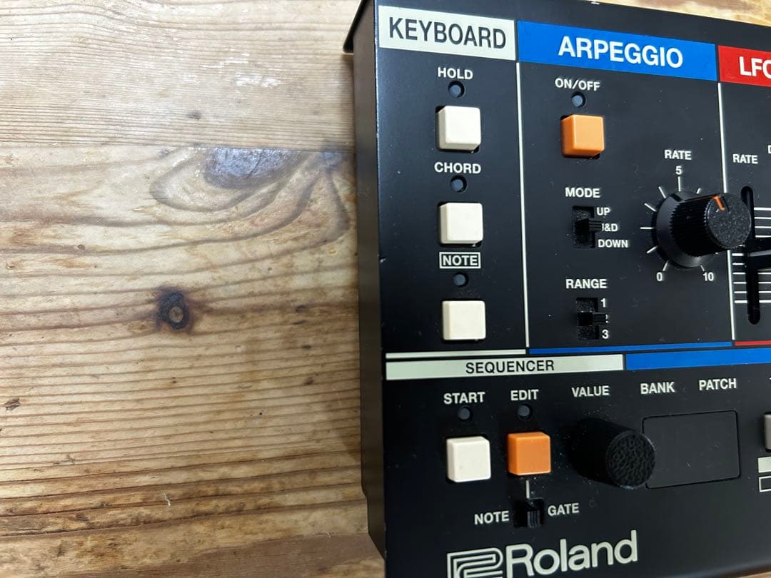 Roland JU-06A シンセサイザー