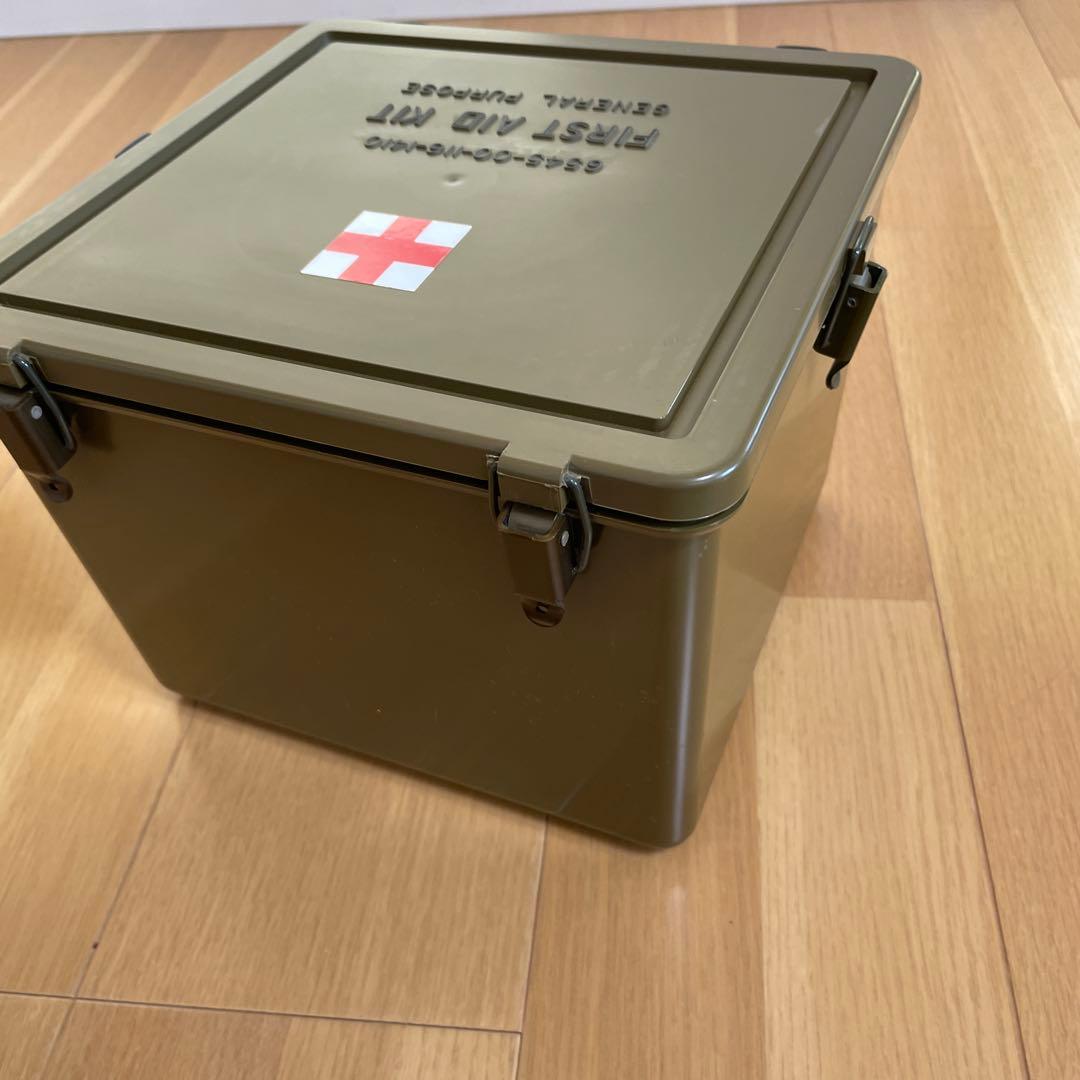 米軍実物　払い下げ　ファーストエイド・キットBOX 人気商品！1996年製