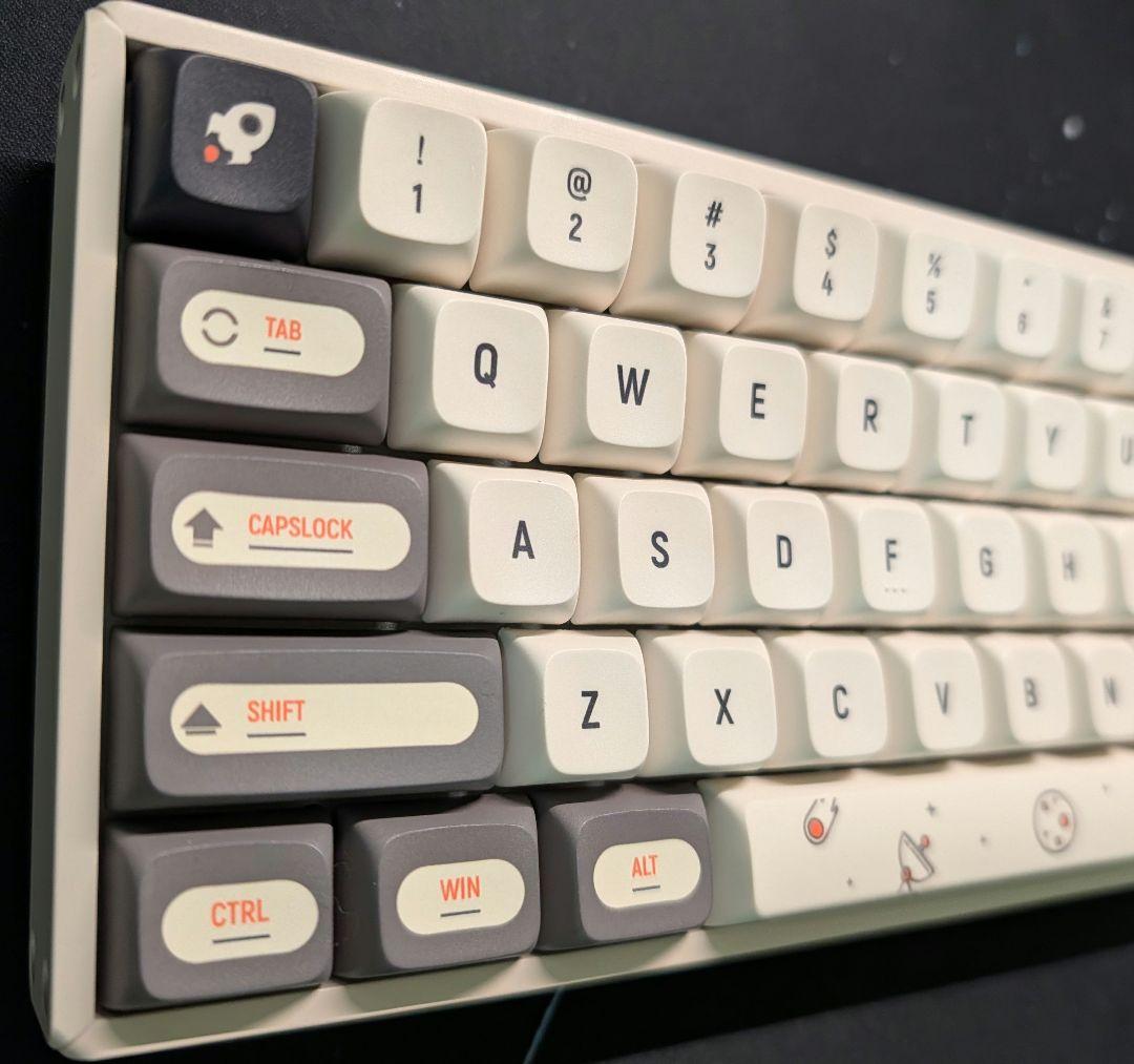 IQUNIX F65 Hitchhiker 無線メカニカルキーボード