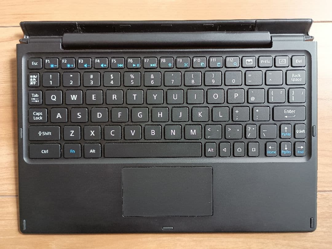 SIMフリー Xperia タブレットZ4 SO-05G キーボードセット中古品