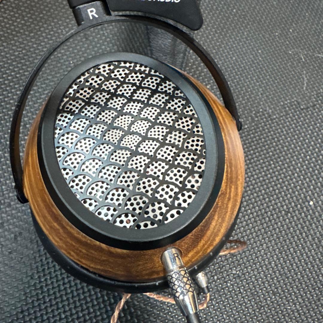 ヘッドホン sendy audio aiva
