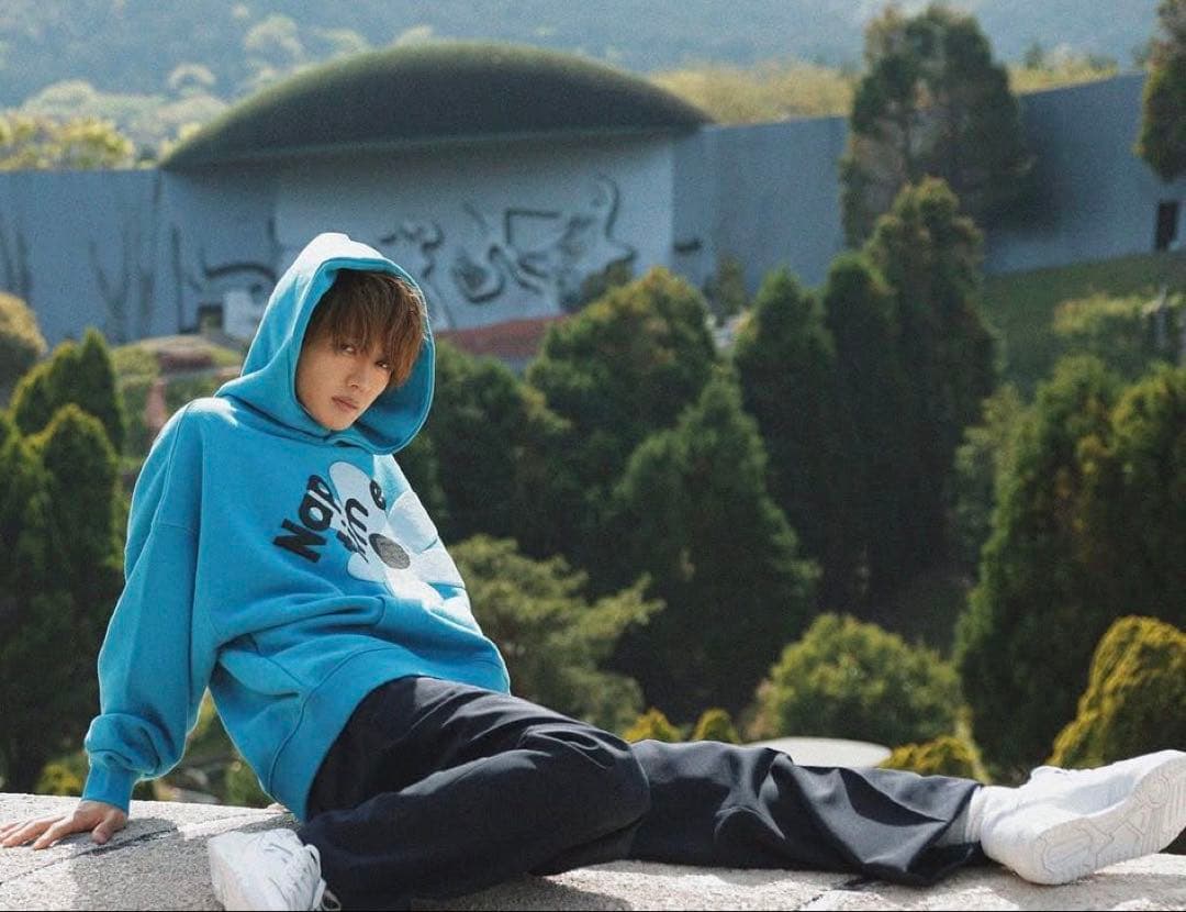 ナップタイム　naptime. Nissy 西島隆弘　スウェット　パーカー　青