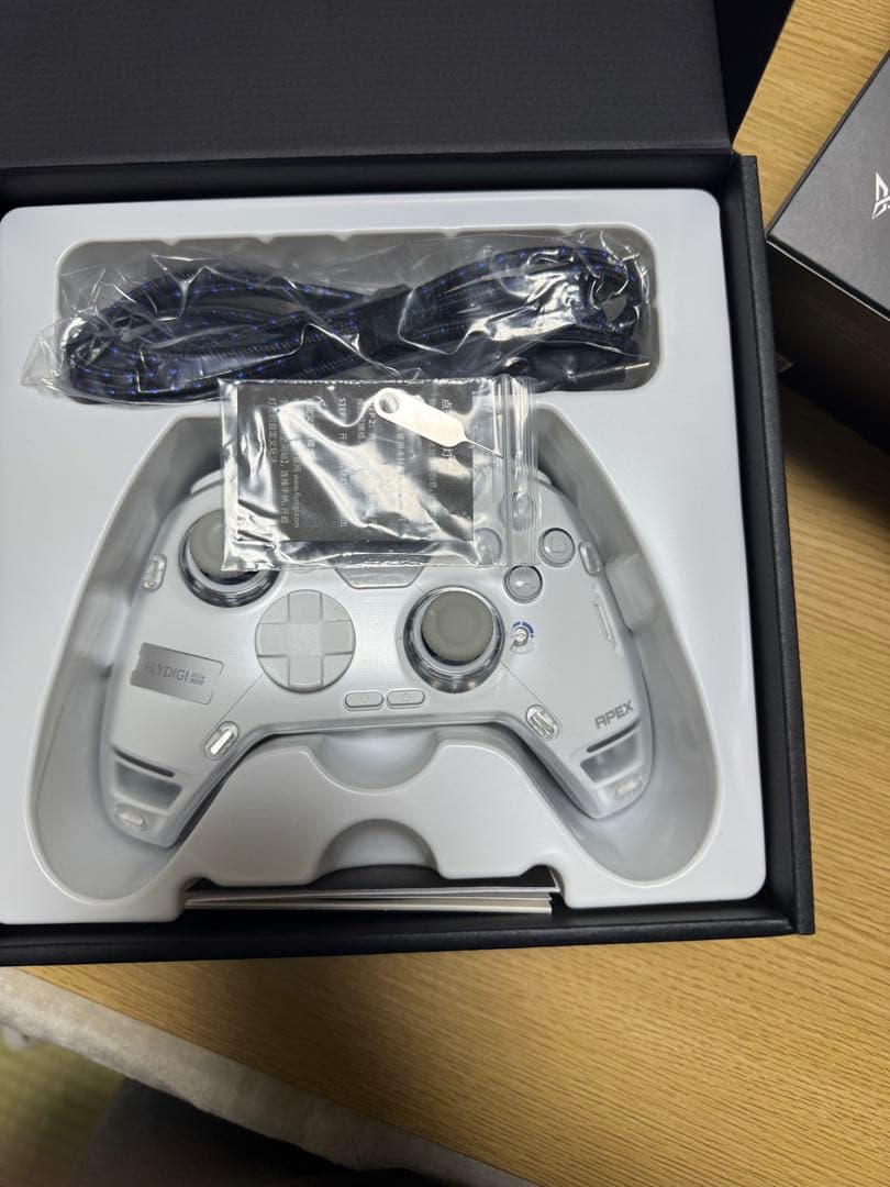 国内正規品　FLYDIGI APEX 4 コントローラー　ほぼ未使用
