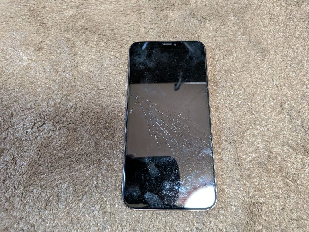 iPhone SE (第2世代) 　iPhone Xs Max