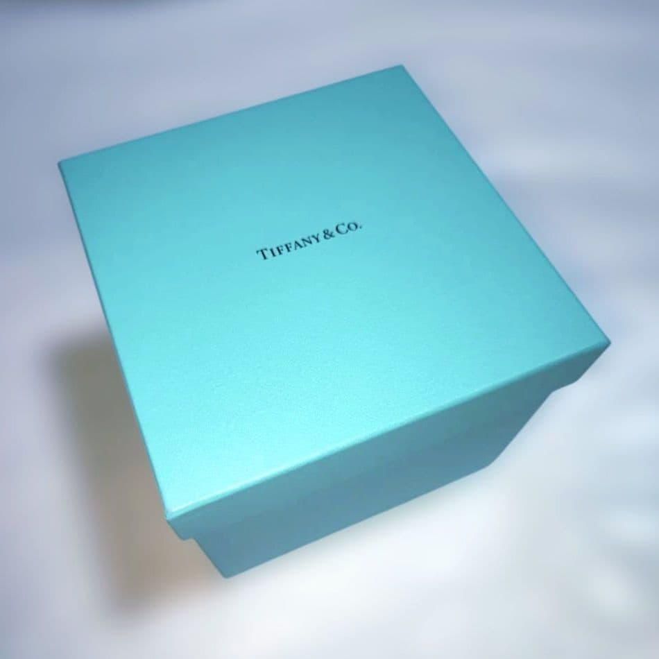 未使用シール付き　Tiffany & Co. 蓋付きハート型ガラストレイ　箱有り