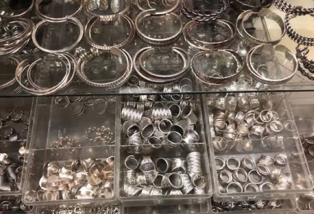 ⑤カレン族、首長族、カレンシルバー、純銀、タイ　チャトチャックマーケット