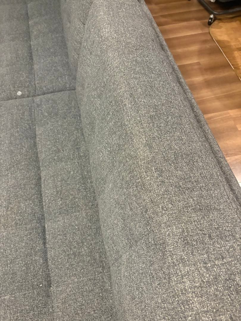 IKEAグレー 3人掛けソファ ボタン付きクッション
