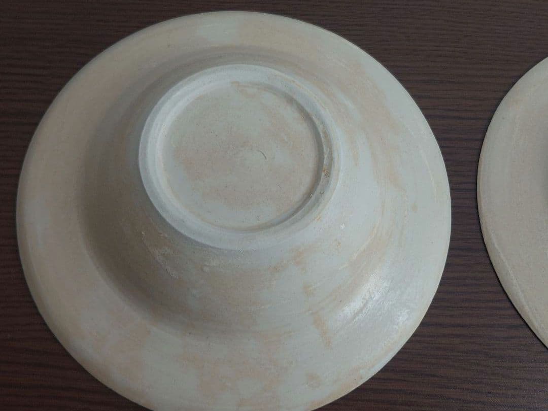 杉田真紀さん 黒とベージュの陶器製 深皿2枚セット