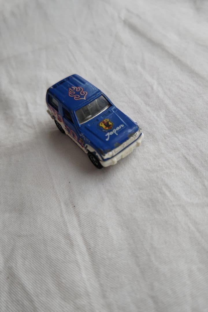 トミカ 青い炎デザイン ミニカー