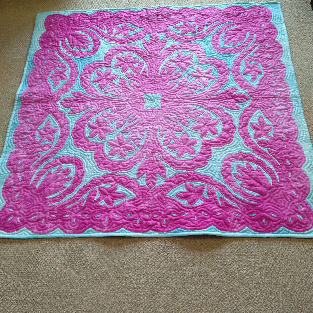 ハワイアンキルト　プルメリアレースのタペストリー