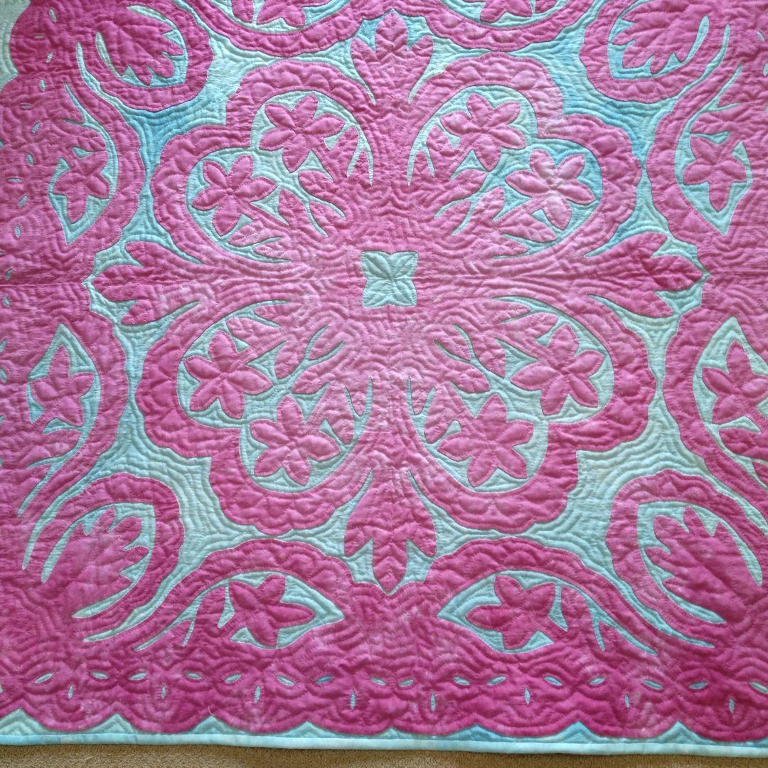 ハワイアンキルト　プルメリアレースのタペストリー