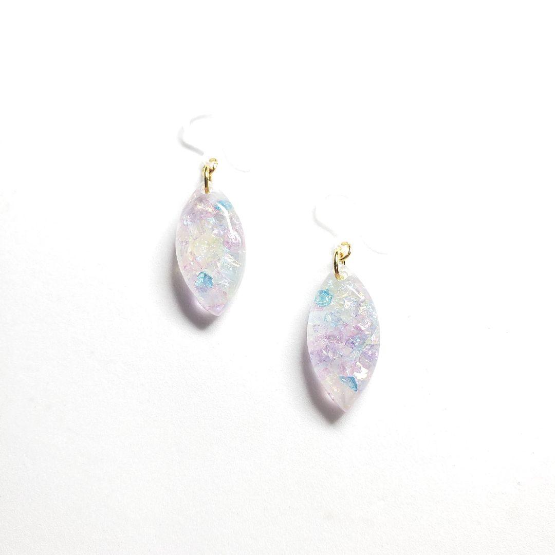 No.555-C【値下げ】クリスタルガラス☆淡色カラー☆レジンピアス・イヤリング