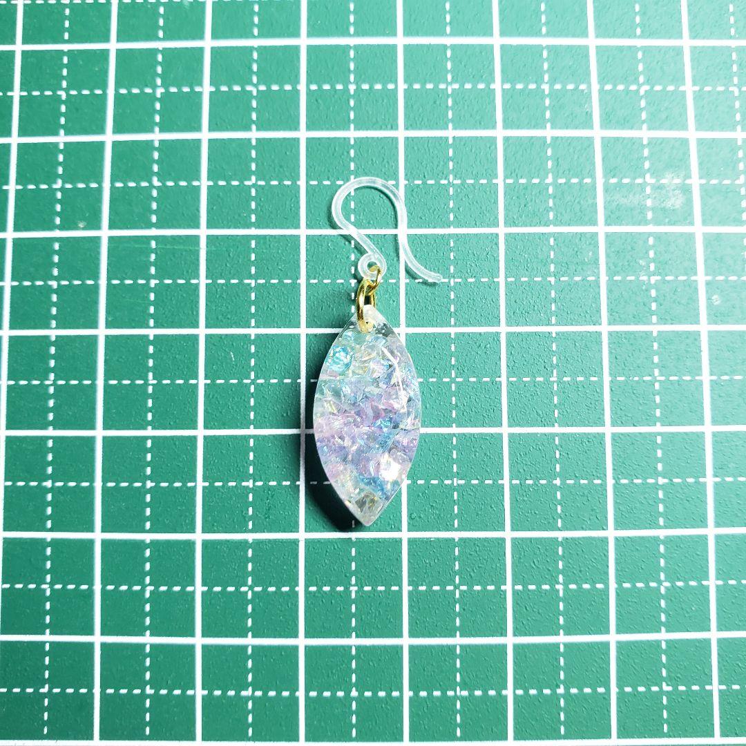 No.555-C【値下げ】クリスタルガラス☆淡色カラー☆レジンピアス・イヤリング