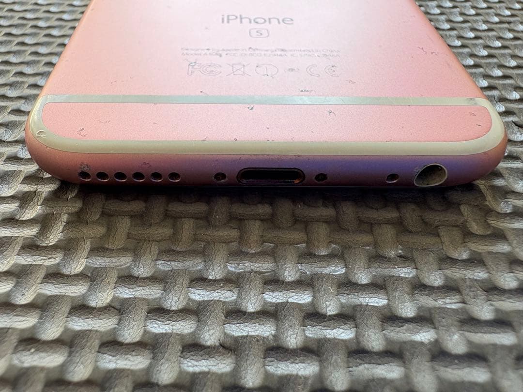 iPhone 6s 本体 64GB