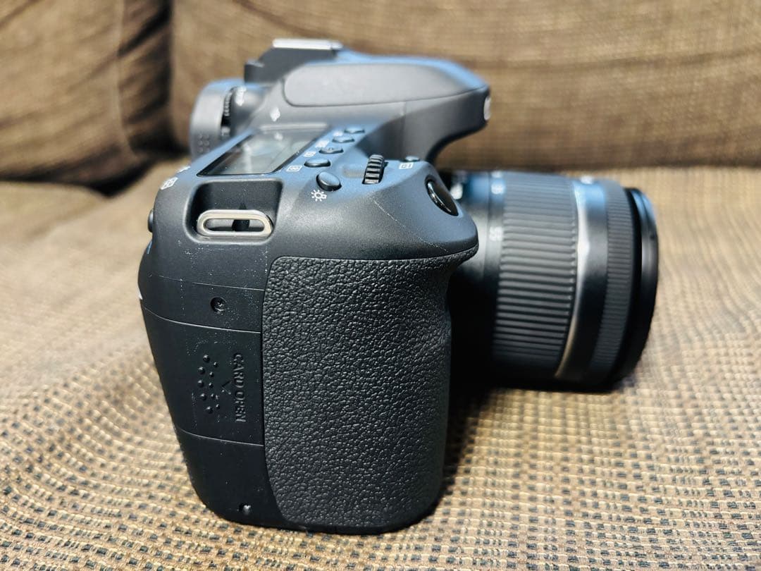 Canon EOS 80D EF-S18〜55mm1:4−5.6 IS STM①
