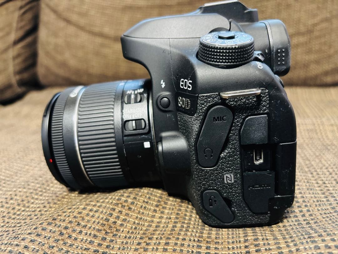 Canon EOS 80D EF-S18〜55mm1:4−5.6 IS STM①