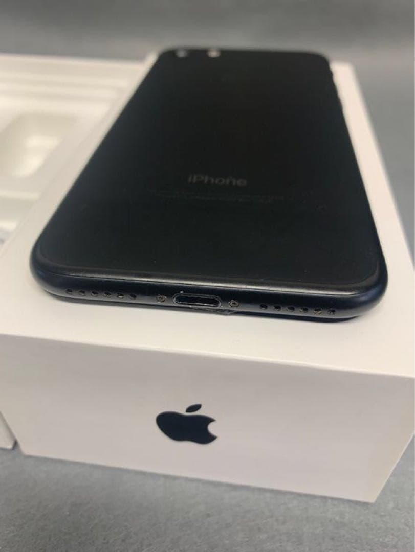 美品　国内版　SIMフリー　iPhone7　 128GB ブラック色
