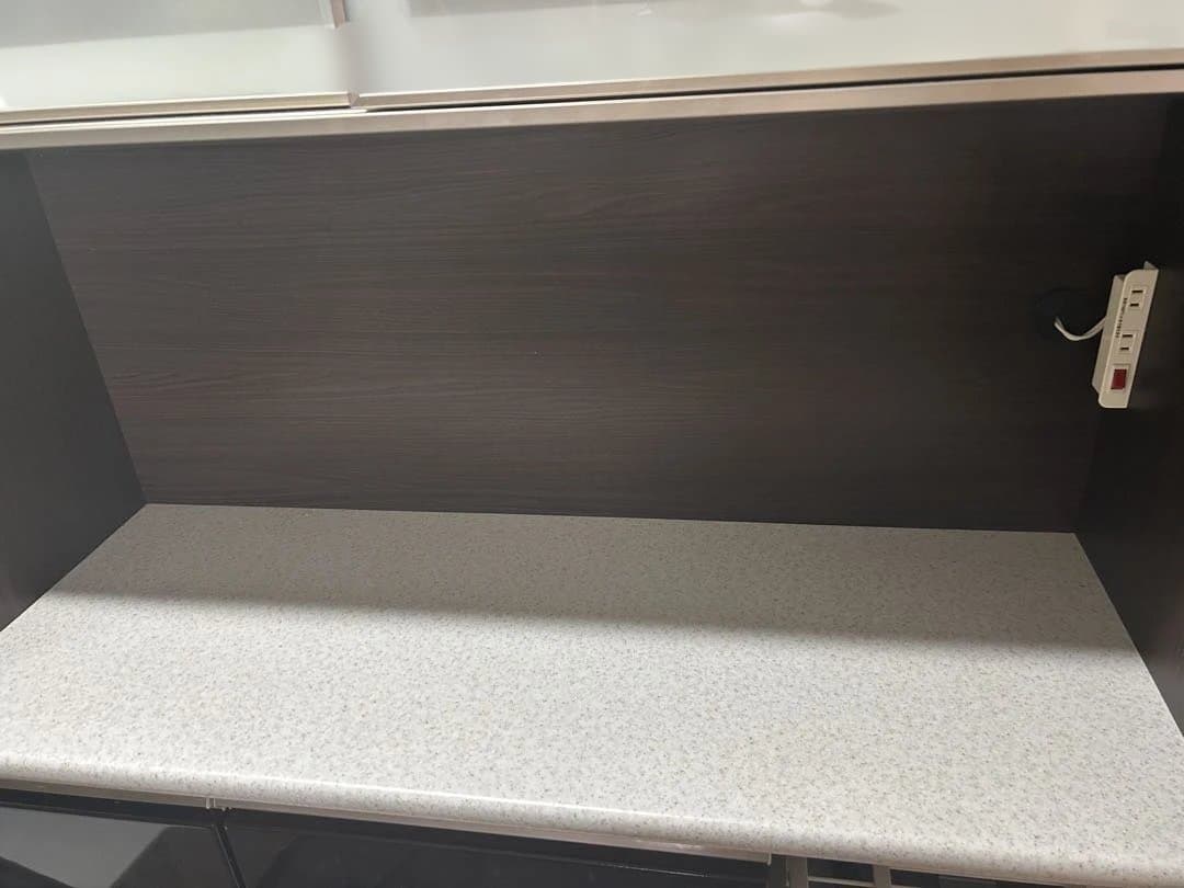 ダークブラウン木製カップボード