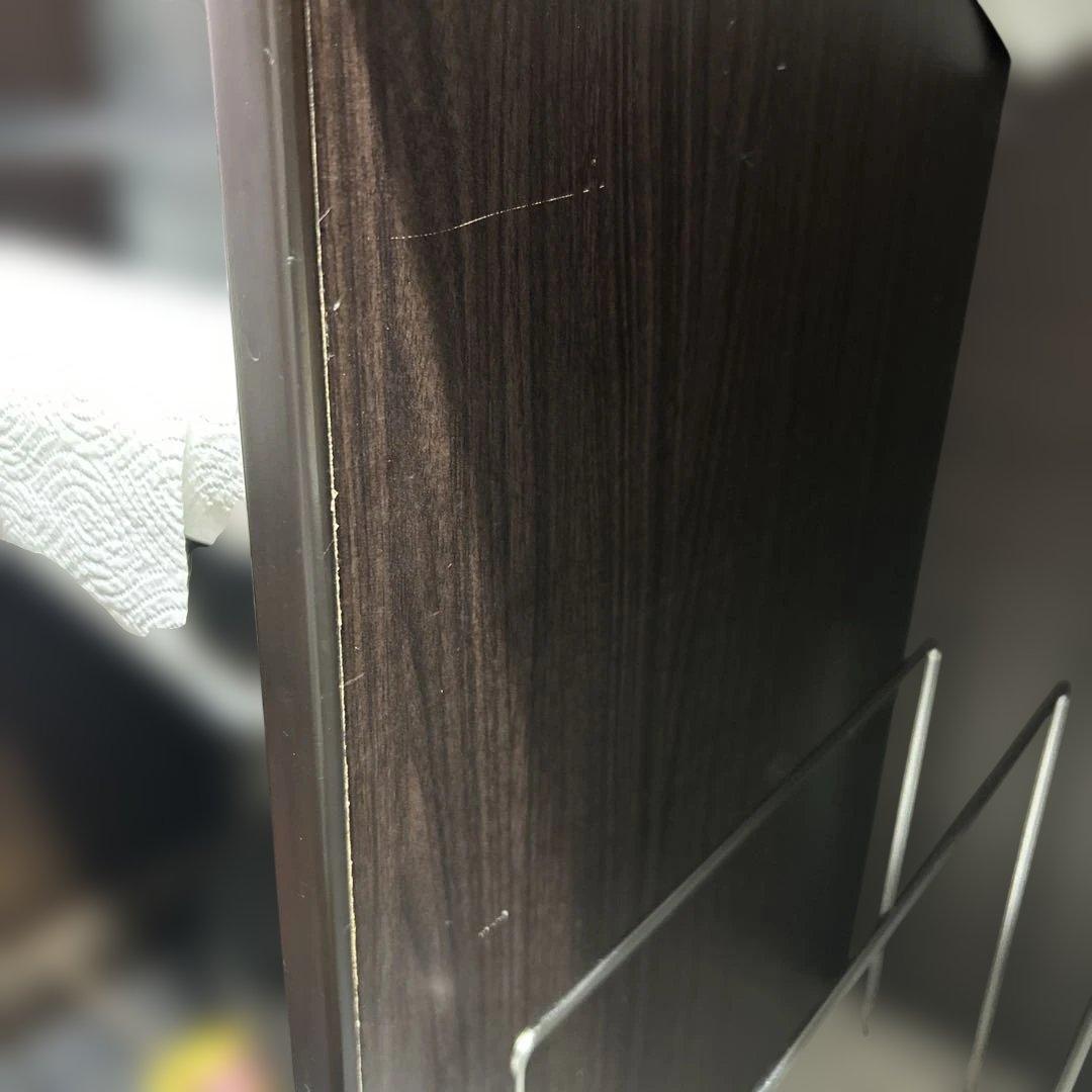 ダークブラウン木製カップボード