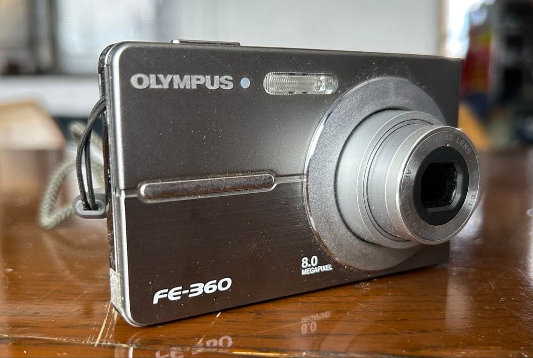 Olympus FE-360 8.0メガピクセル コンパクトデジタルカメラ