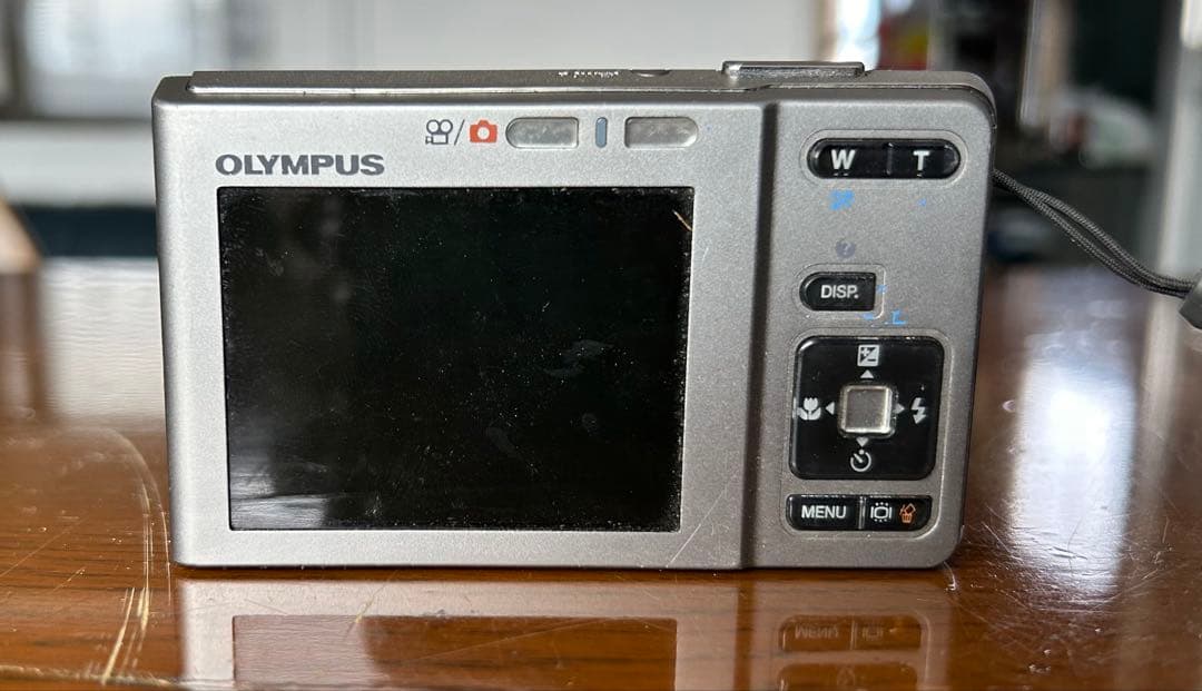Olympus FE-360 8.0メガピクセル コンパクトデジタルカメラ