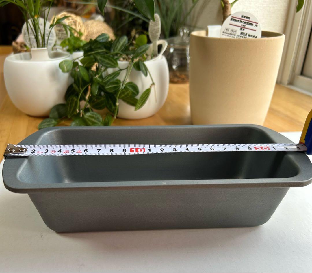 ケーキ型丸×2、パウンド×1 、パイレックスボウル、白プラボウル×2 、麺棒他