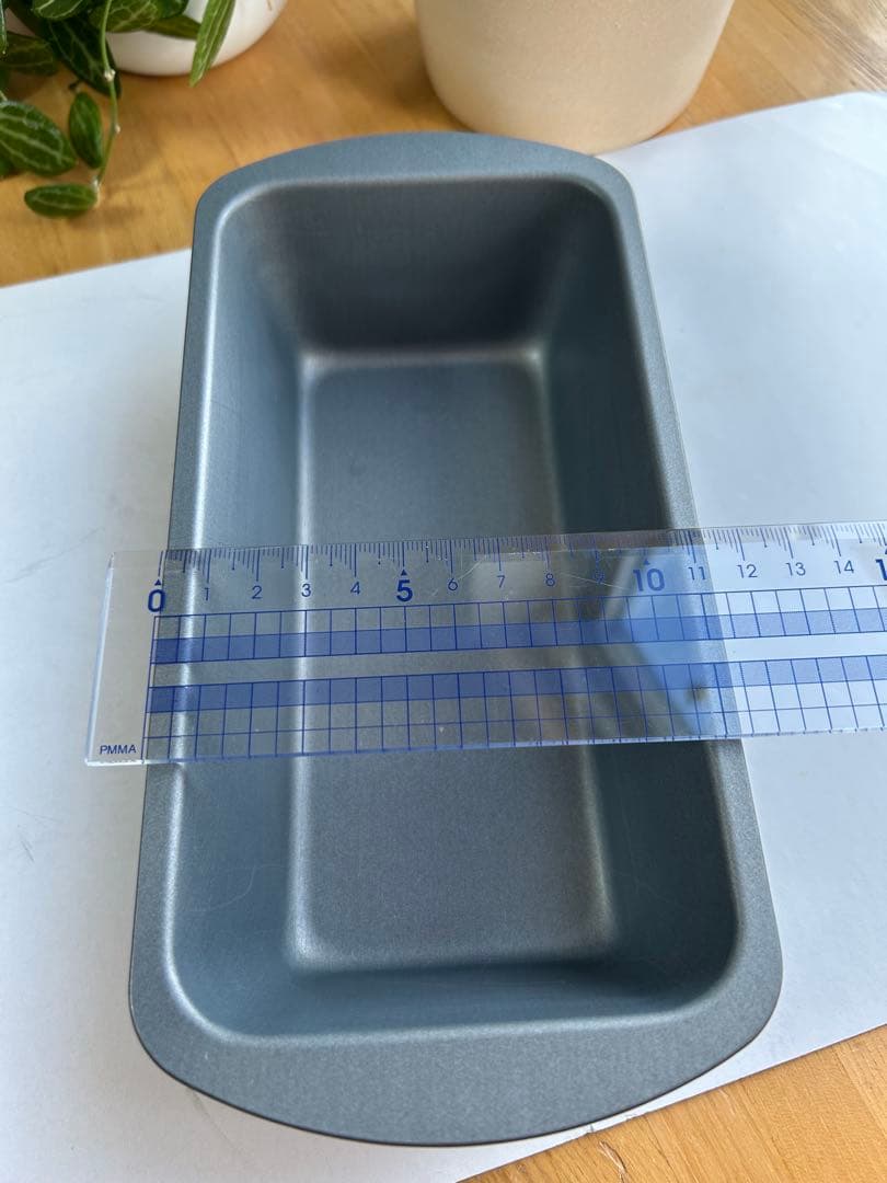 ケーキ型丸×2、パウンド×1 、パイレックスボウル、白プラボウル×2 、麺棒他