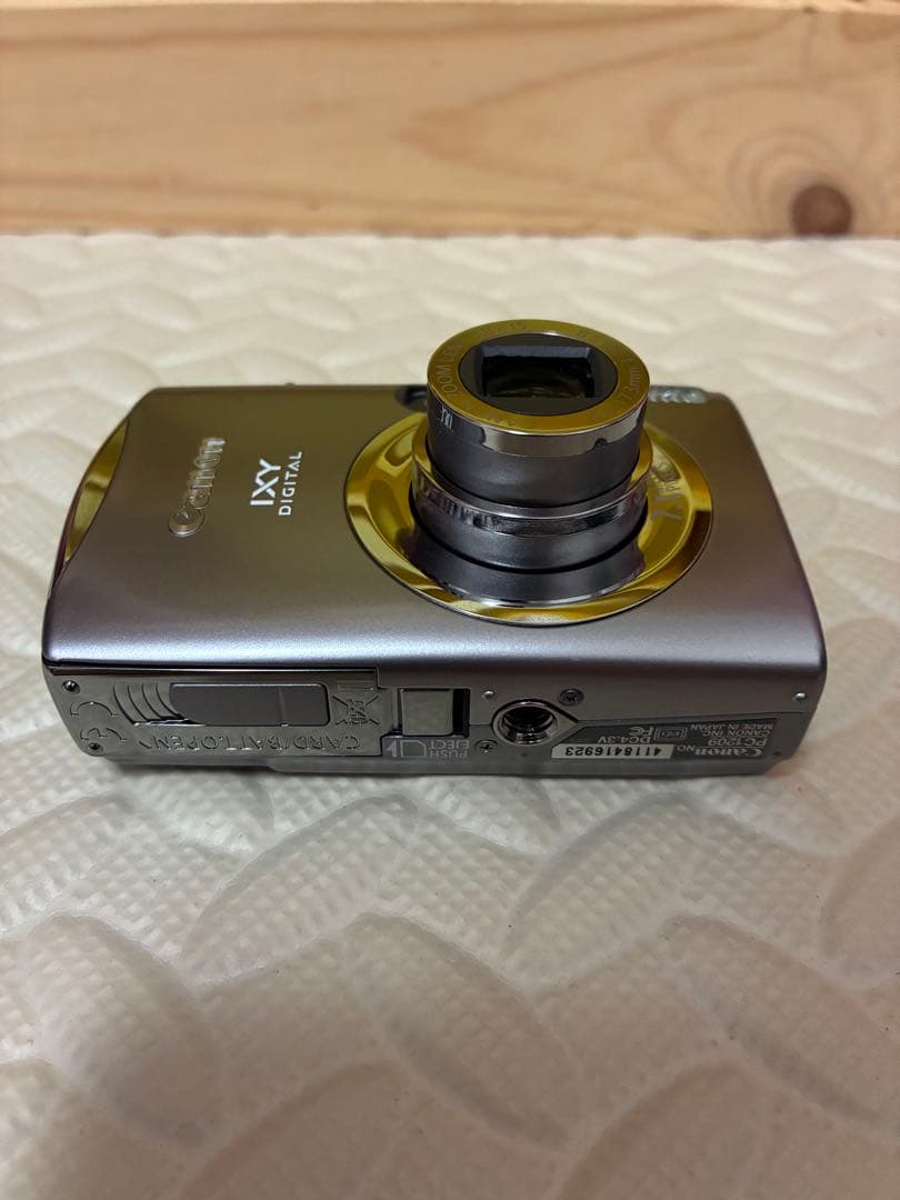 美品純正ケース付き　canon&キャノン　ixy 900is デジタルカメラ