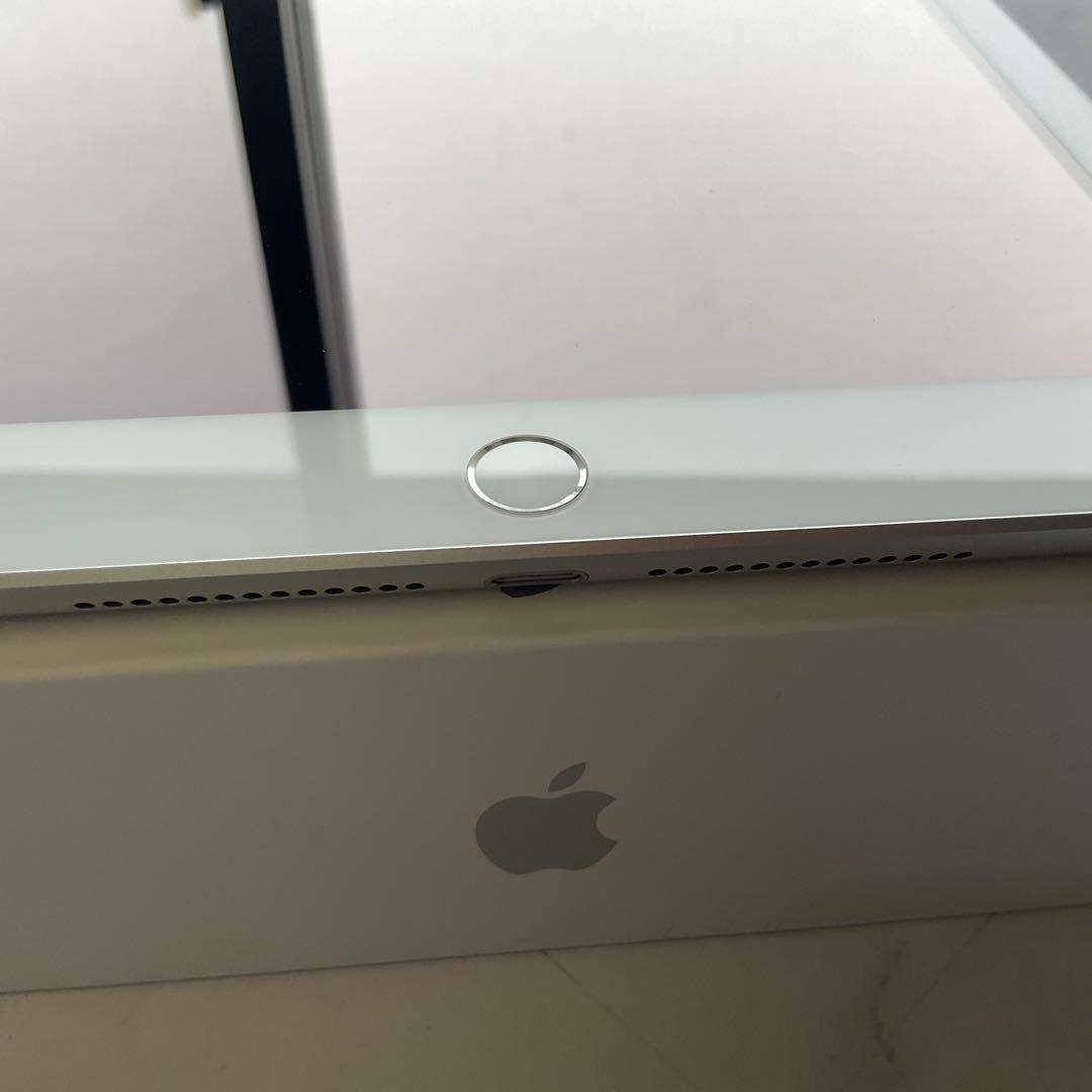 【美品】Apple iPad 第6世代 Wi-Fi Cellular 32GB