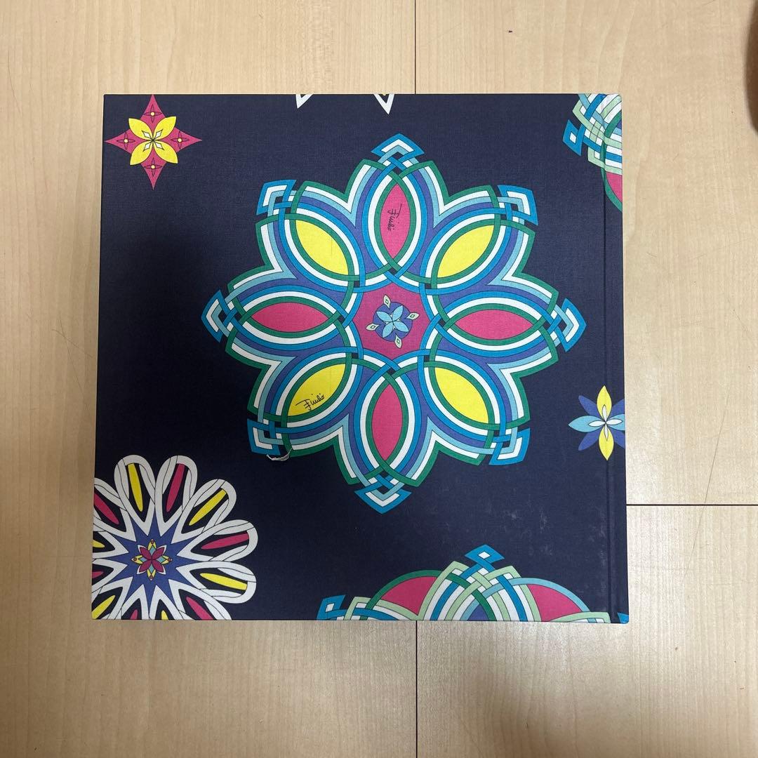 エミリオプッチ　ブランドブック☆世界1万部限定　超レア品　新品