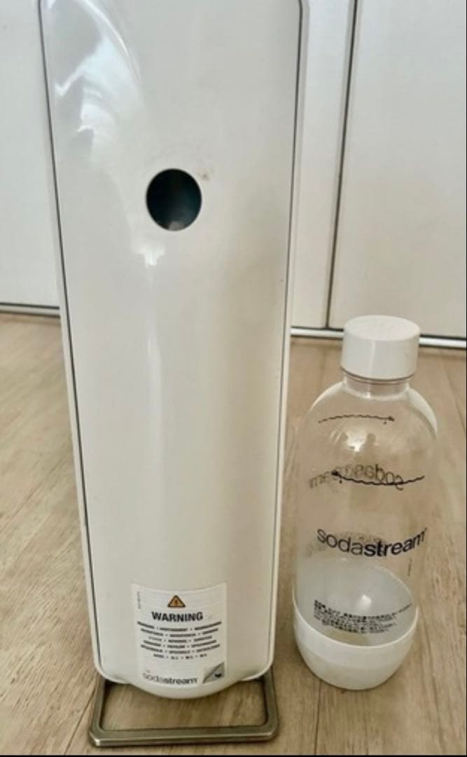 SodaStream 炭酸水メーカー ホワイト ボトル付き　送料無料