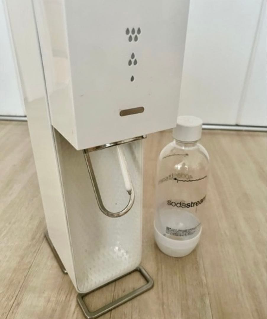 SodaStream 炭酸水メーカー ホワイト ボトル付き　送料無料