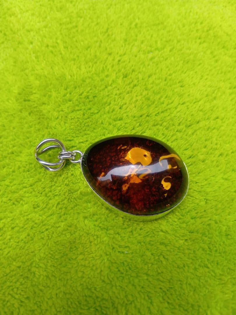 琥珀ペンダントトップ＆ シルバー枠仕様 (美品)